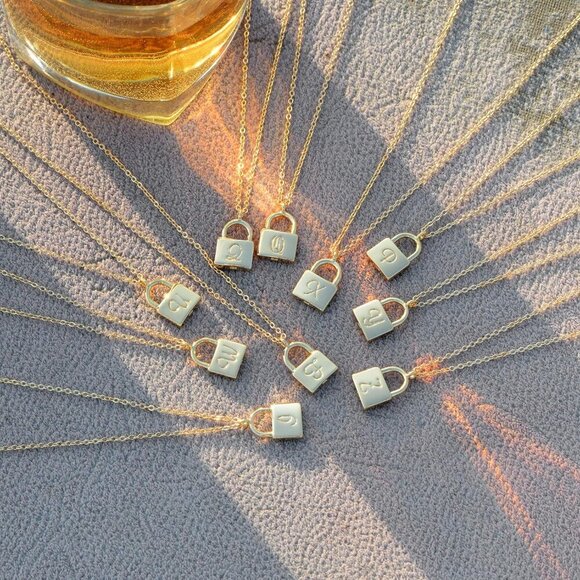 Handmade 18K Gold Padlock Necklace - Stylish, Personalized Jewelry for Women - Picture 5 of 7